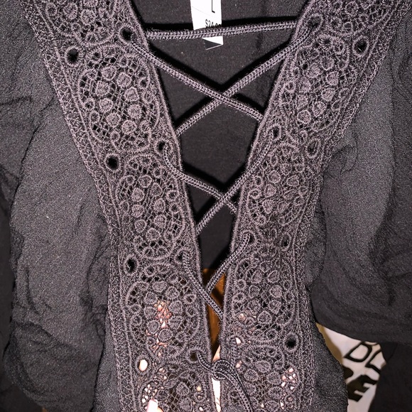 Crop Blouse - Picture 3 of 4